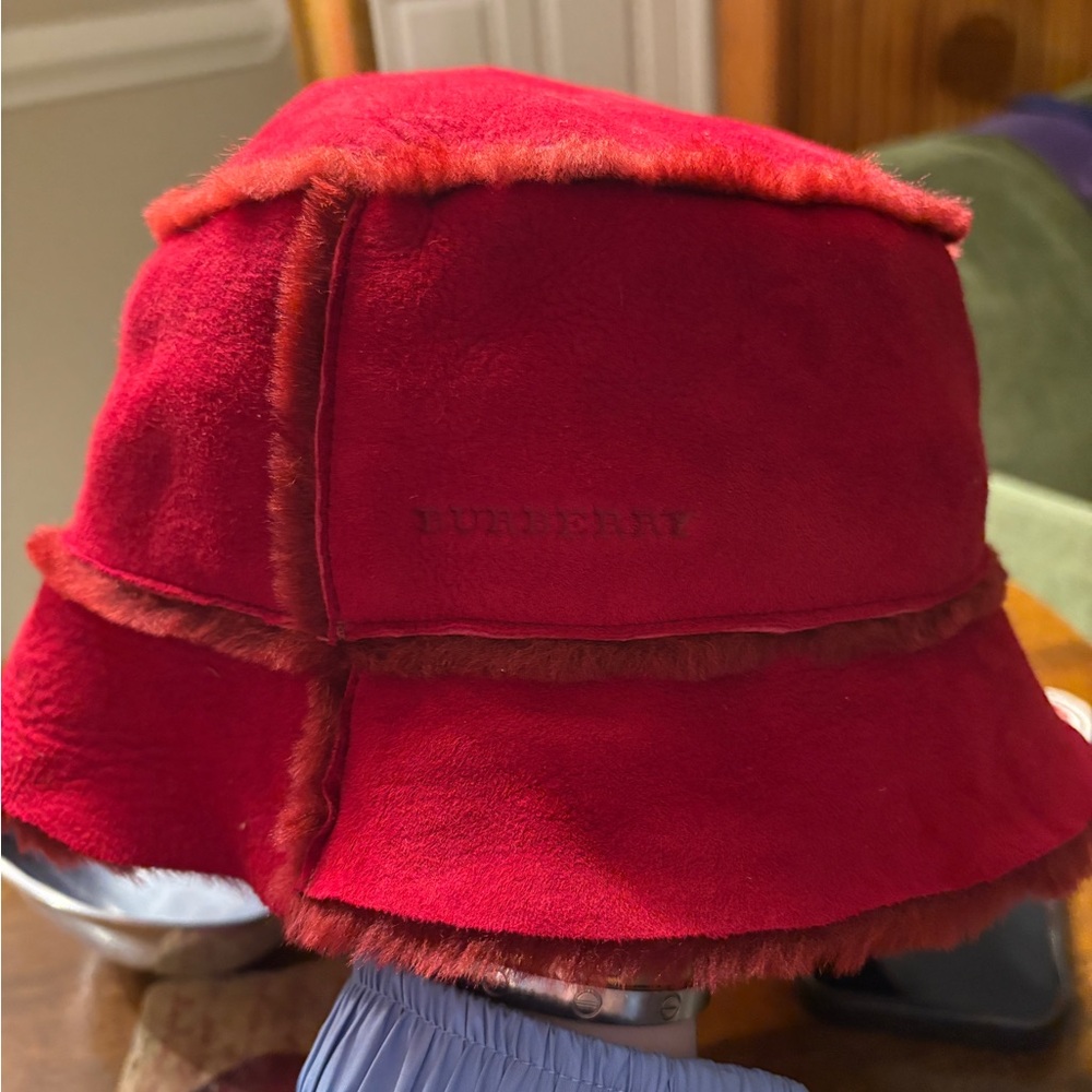 VINTAGE SUEDE SHEARLING BURBERRY HAT, NEVER WORN and in excellent condition!